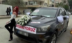 Boşanma davasına, 'Cehenneme kadar yolun var, boşanıyoruz' yazılı aracıyla gitti