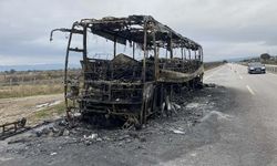 Çanakkale'de seyir halindeki yolcu otobüsü yanarak kullanılmaz hale geldi