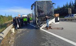 TEM'de yolcu otobüsü, TIR'a arkadan çarptı: 13 yaralı