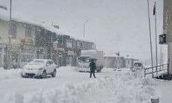 Tunceli’de kar kalınlığı 35 santimetreye ulaştı; 96 köy yolu kapalı