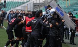 Bursaspor-Diyarbekirspor maçında kavga: 6 futbolcu kırmızı kart gördü