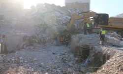 Depremde 72 kişinin hayatını kaybettiği İsias Otel'de dere kumu kullanılmış