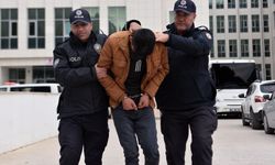 Adana'da el yapımı patlayıcıyla eski adliye binasına gitti, polisi görünce teslim oldu