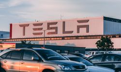 Tesla, yaklaşık 2,2 milyon aracını geri çağırıyor