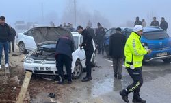 Kahramanmaraş'ta 22 araç iki zincirleme kazaya karıştı: 15 yaralı