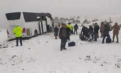 Kars’ta kontrolden çıkan yolcu otobüsü kaza yaptı: Ölü ve yaralılar var