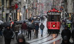 İstanbul'da yağışlı havanın etkisiyle ulaşımda aksamalar yaşanıyor