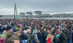 Köln'de 50 bini aşkın kişi, aşırı sağa karşı gösteri yaptı