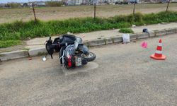İzmir'de beton direğe çarpan motosikletin sürücüsü yaşamını yitirdi
