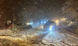 Sakarya'da Kocaali-Hendek yolu yoğun kar nedeniyle ulaşıma kapatıldı