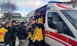 Beyoğlu'nda virajı alamayan İETT otobüsü alt geçit duvarına çarptı: 7 yaralı