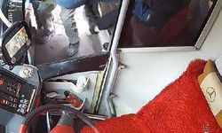 Otobüs şoförüne tekme ve yumruklu saldırı kamerada