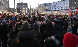 Almanya'da 50 binden fazla kişi, aşırı sağcıları protesto etti