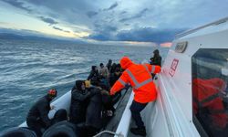 Çanakkale açıklarında Yunanistan'ın geri ittiği 37 düzensiz göçmen kurtarıldı