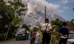Endonezya'da yanardağ patlamasının ardından 1172 kişi tahliye edildi