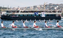 Genç sporcular Cumhuriyetin 100. Yılında dostluk için 10. kez kürek çekti