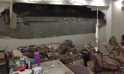 Güngören’de yıkım sırasında yan binanın duvarı hasar gördü; molozlar odaya doldu