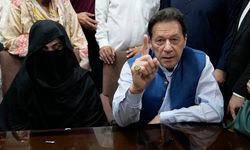 Eski Pakistan Başbakanı İmran Han ve eşi, yolsuzluk suçlamasıyla 14 yıl hapis cezası aldı