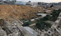 İsrail ordusunun çekildiği Han Yunus'ta kazılmış mezarlar ortaya çıktı