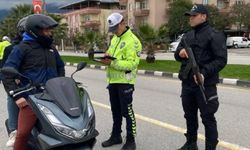 İstanbul'da yaya yollarını kullanan motosikletlere ceza kesildi