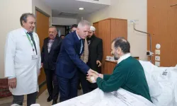 İstanbul Valisi Davut Gül'den Fatih Camisi imamı Usta'ya hastanede ziyaret