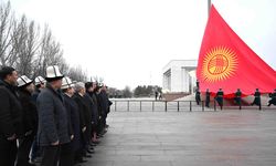 Kırgızistan'ın bayrağı değişti
