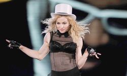 Madonna sahnede yere düştü