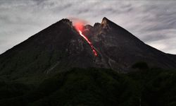 Endonezya'da Merapi Yanardağı'nın patlamasının ardından başka yanardağlar faaliyete geçti