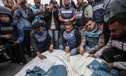 İsrail SİHA'sı Gazze'de gazetecilerin bulunduğu Filistinlileri hedef aldı