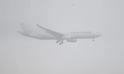 İstanbul’da sis nedeniyle uçak seferlerinde aksamalar yaşanıyor