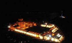 Van'ın Akdamar Adası geceleri ışık saçıyor