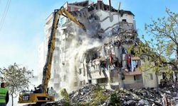 İzmir’deki depremde yıkılan Yılmaz Erbek Apartmanı davasında ağır ceza mahkemesi talebi