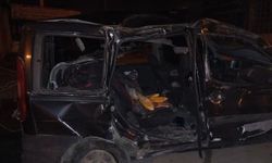 Samsun'da hafif ticari araç direğe çarptı: 1 ölü, 3 yaralı