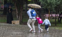 Antalya'da şiddetli yağış nedeniyle 5 ilçede okullar tatil edildi