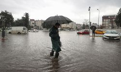 Antalya'da sağanak ve fırtına hasara yol açtı