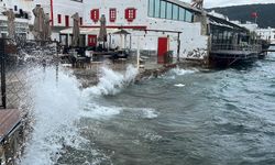 Bodrum'da fırtına; balıkçılara 'denize açılmayın' uyarısı