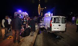 Edirne'de hafif ticari aracın direğe çarptığı kaza kamerada