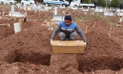 Eskişehir’de çöpte bulunan bebek, toprağa verildi