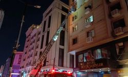 Fatih'te otelde yangın: Mahsur kalan 20 kişi kurtarıldı