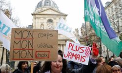 Fransa'da kürtajın anayasal hak olması onaylandı