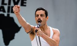Queen'in solisti Freddie Mercury 33 yıl sonra sahneye dönüyor