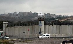 İsrail hapishanelerinde yaklaşık 9 bin Filistinli bulunuyor