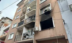 İzmir'de apartman yangını: 3 kişi dumandan etkilendi