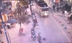 Kadıköy'de torununu kurtaran kadın tramvayın altında kaldı: Kaza anı kamerada