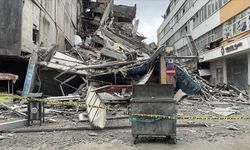 Malatya'da depremlerde hasar alan 6 iş yeri çöktü