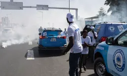 Senegal'de cumhurbaşkanı seçiminin ertelenmesi sokakları karıştırdı