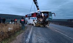 Yozgat'ta yolcu otobüsü devrildi