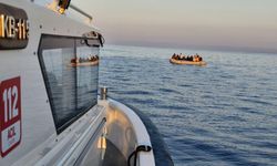 Muğla açıklarında batma tehlikesi geçiren bottaki 16 düzensiz göçmen kurtarıldı