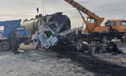 Afganistan’da otobüs yakıt tankerine çarptı: 21 ölü, 38 yaralı