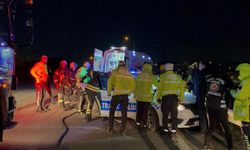 Ekip otosunun bariyere çarptığı kazada 2 polis yaralandı